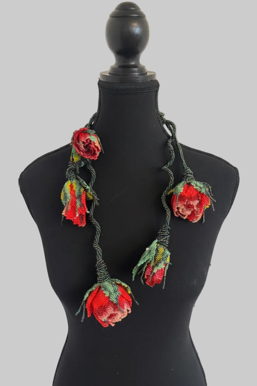Roses necklace open