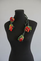 Roses necklace open